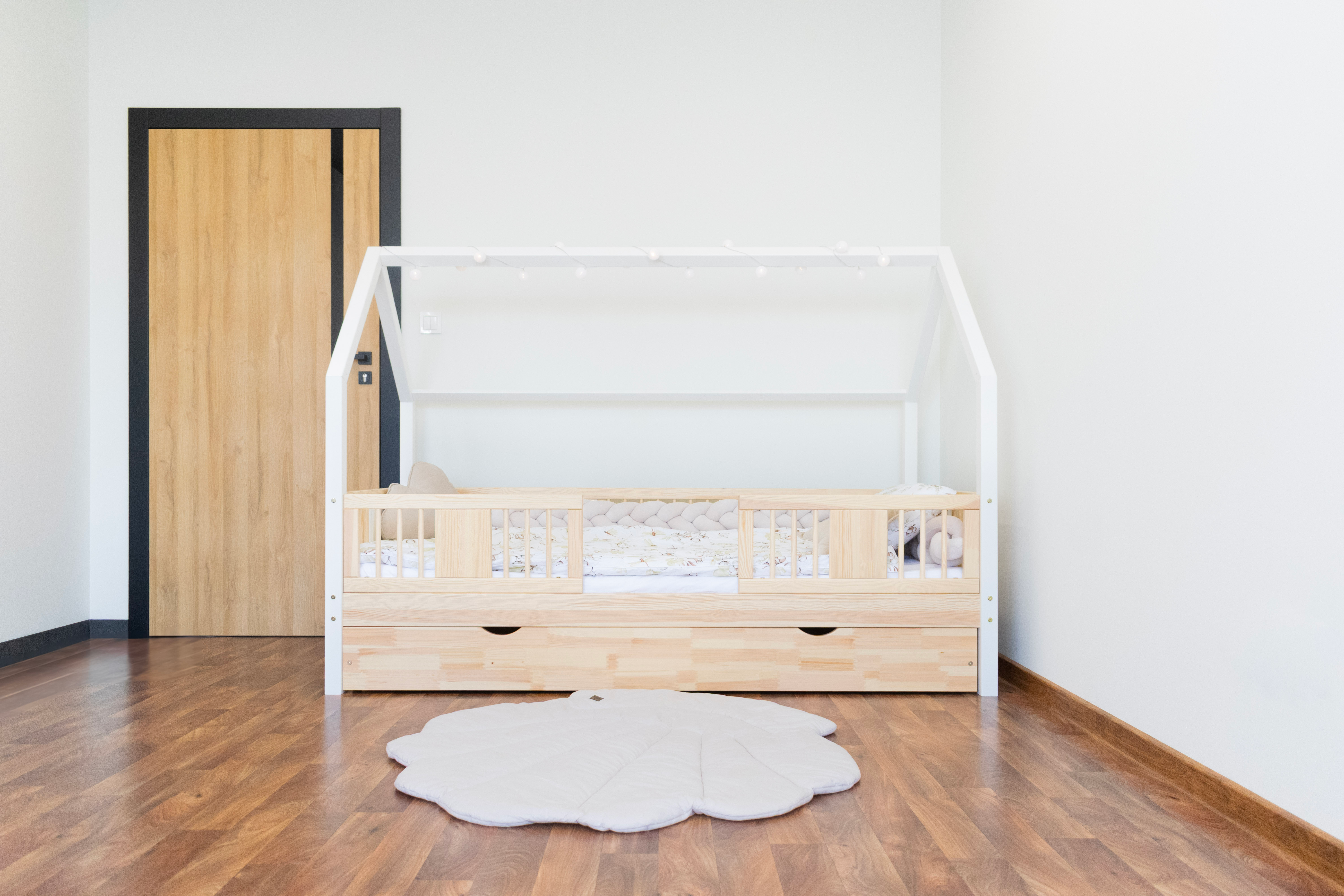 Łóżko domek (3) Łóżko domek (3)