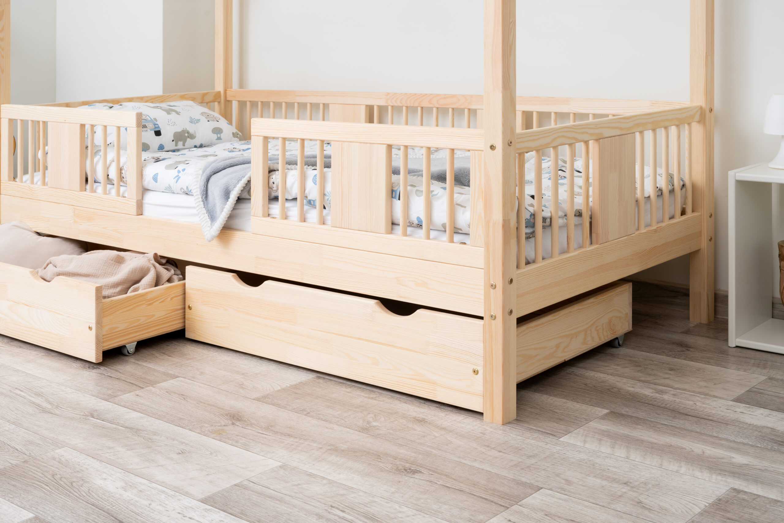 Łóżko domek z szufladami (1) Łóżko domek z szufladami (1)