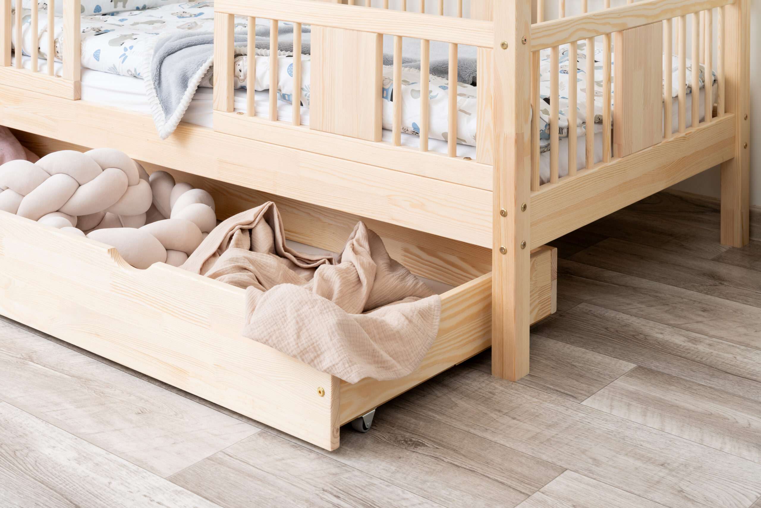 Łóżko domek z szufladami (12) Łóżko domek z szufladami (12)