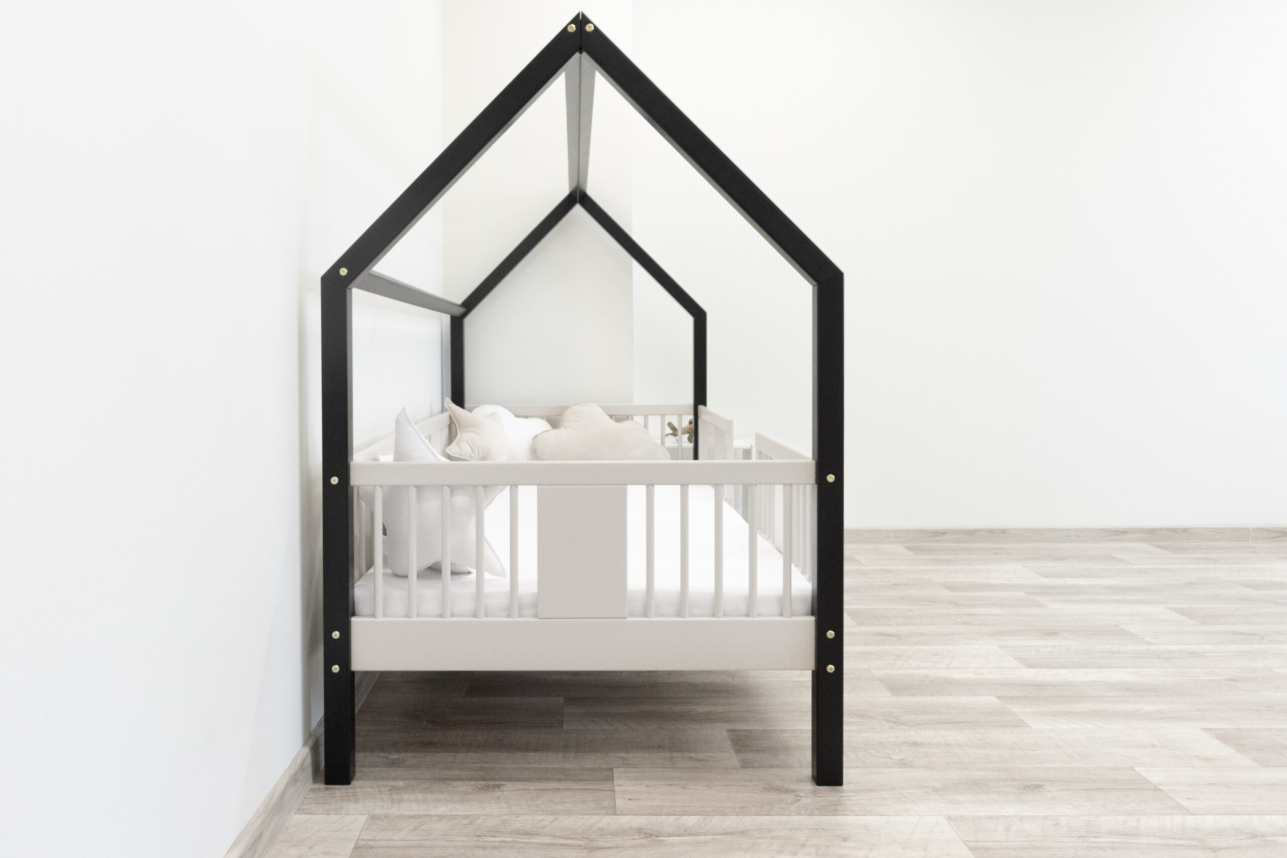 Łóżko w kształcie domku z szufladami (5) Łóżko w kształcie domku z szufladami (5)