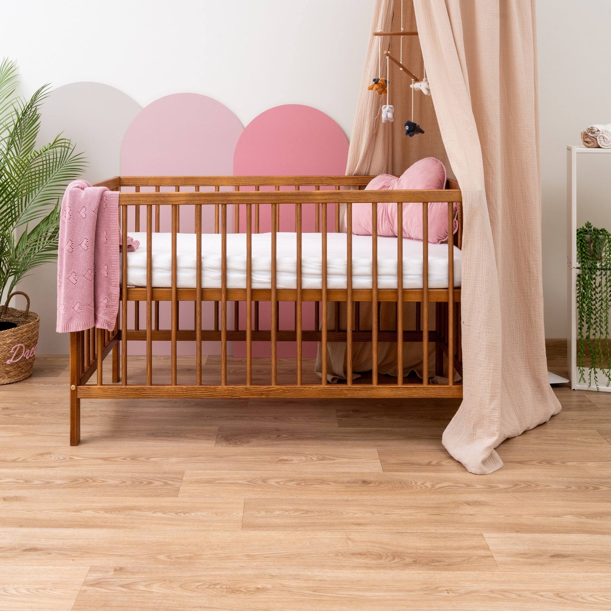 Łóżeczko niemowlęce z drewna kolor retro (5) Łóżeczko niemowlęce z drewna kolor retro (5)